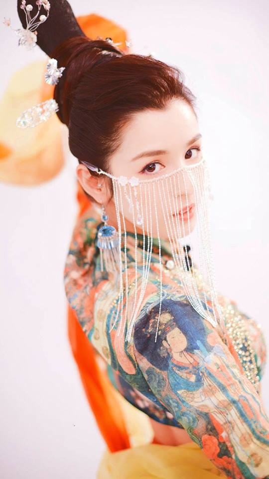 Đâu chỉ Địch Lệ Nhiệt Ba, Tân Cương còn 3 mỹ nhân ‘đẹp như tiên’ khiến Cbiz chao đảo ảnh 5 Đâu chỉ Địch Lệ Nhiệt Ba, Tân Cương còn có 3 mỹ nhân ‘đẹp như tiên’ khiến cả Cbiz chao đảo 4