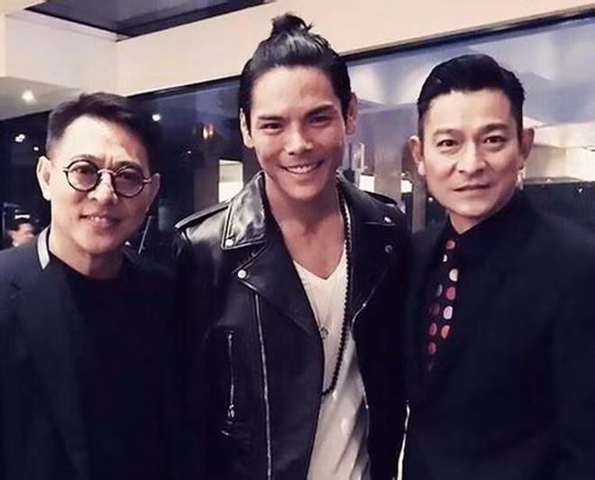 lo chan dung nguoi dep u40 duoc con trai "ong trum xa hoi den" khet tieng huong cang theo duoi - 5