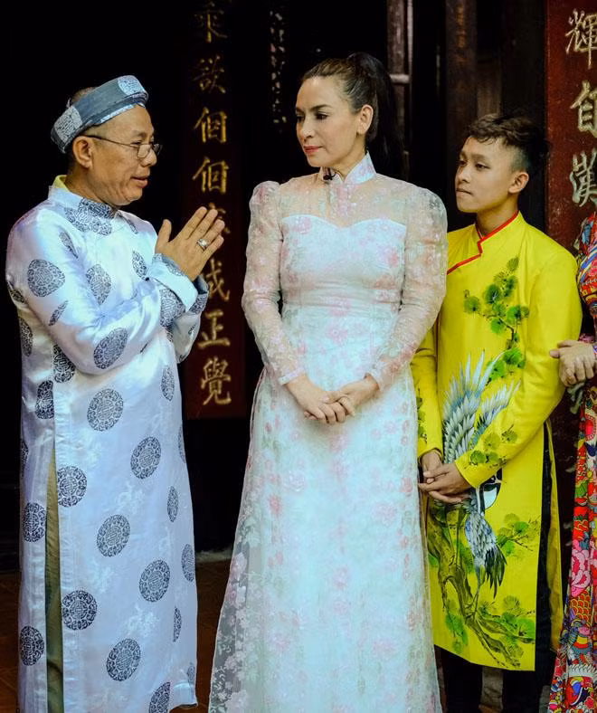 bat ngo voi hinh anh cao lon phong phao cua ho van cuong - 1