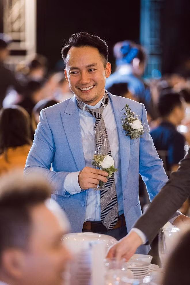 Khoảnh khắc đầy hạnh phúc của Tiến Đạt trong hôn lễ được bà xã Thụy Vy đăng tải. 