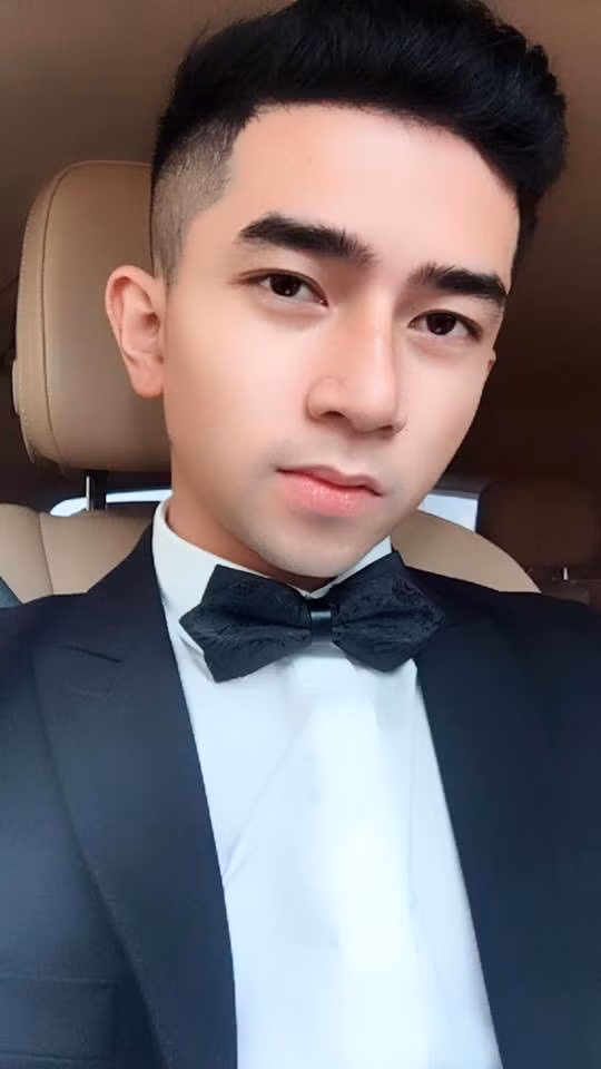 Bạn thân điển trai dự đám cưới tiểu thư 200 cây vàng ở Nam Định choáng vì được quá nhiều cô gái lạ kết bạn - Ảnh 2. Bạn thân điển trai dự đám cưới tiểu thư 200 cây vàng ở Nam Định choáng vì được quá nhiều cô gái lạ kết bạn - Ảnh 2.