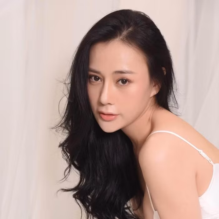 “Quỳnh búp bê” gây choáng vì chiếc cằm nhọn hoắt, “xuyên thủng vạn vật“ ảnh 3 Quỳnh búp bê gây choáng vì sở hữu chiếc cằm xuyên thủng vạn vật