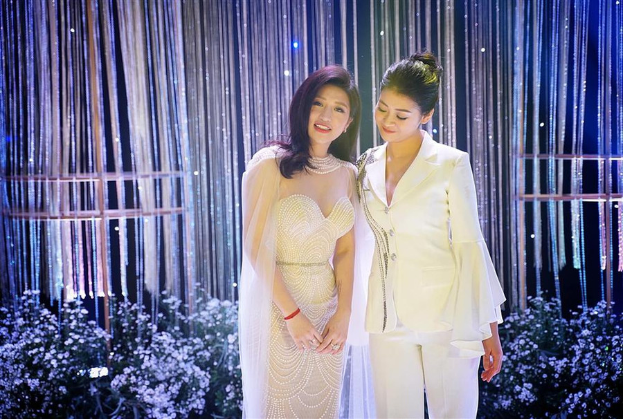 Cảm động bài thơ mẹ ruột tự viết gửi Vân Navy trong ngày cưới ảnh 7 Không chỉ tặng của hồi môn giá trị, lời căn dặn trong bài thơ mẹ ruột tự viết gửi Vân Navy mới là tâm điểm-7