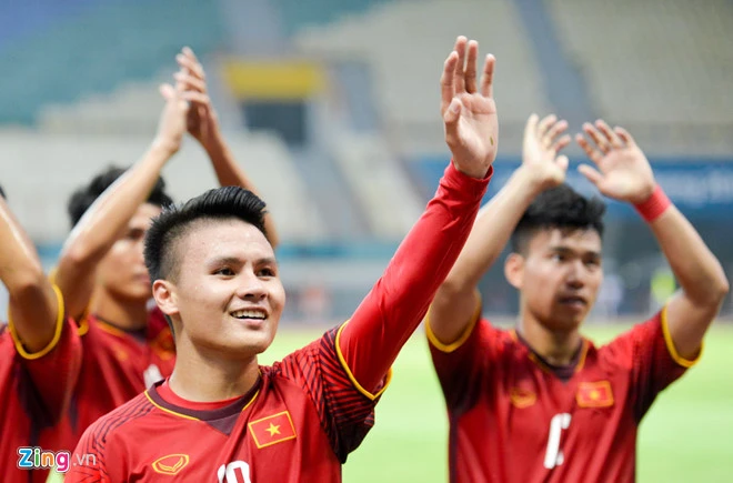 Quang Hải lọt top 10 cầu thủ xuất sắc ở lượt trận thứ 3 Asian Cup