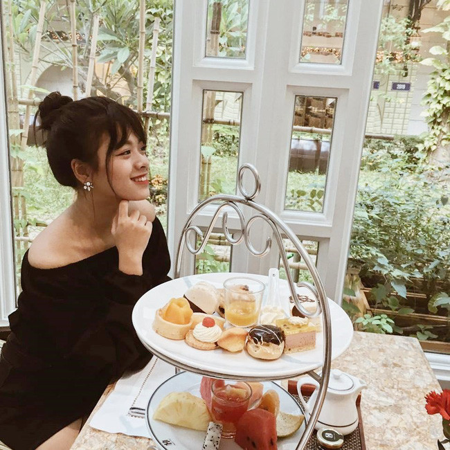 Ngỡ ngàng với nhan sắc lột xác tuổi 15 của Hồng Khanh - công chúa út nhà nghệ sĩ Chiều Xuân - Ảnh 2. Ngỡ ngàng với nhan sắc lột xác tuổi 15 của Hồng Khanh - công chúa út nhà nghệ sĩ Chiều Xuân - Ảnh 2.