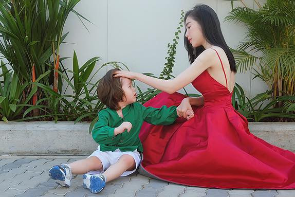 Chồng Tây vừa bị lộ danh tính, Elly Trần lại tiết lộ câu chuyện gia đình đầy bất ngờ - Ảnh 8. Chồng Tây vừa bị lộ danh tính, Elly Trần lại tiết lộ câu chuyện gia đình đầy bất ngờ-8