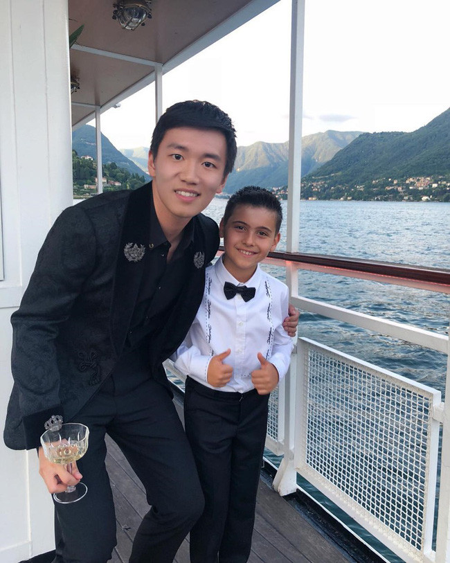 Profile khủng của dàn thiếu gia tỷ phú giàu nhất Châu Á: Người tốt nghiệp ĐH số 1 thế giới, kẻ là thần đồng Toán học - Ảnh 3. Profile khủng của dàn thiếu gia tỷ phú giàu nhất Châu Á: Người tốt nghiệp ĐH số 1 thế giới, kẻ là thần đồng Toán học - Ảnh 3.