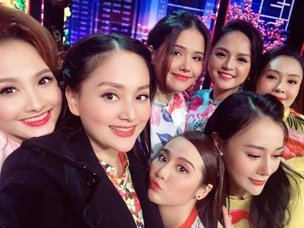 “Quỳnh búp bê” gây choáng vì chiếc cằm nhọn hoắt, “xuyên thủng vạn vật“ ảnh 1 Quỳnh búp bê gây choáng vì sở hữu chiếc cằm xuyên thủng vạn vật