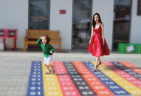 Chồng Tây vừa bị lộ danh tính, Elly Trần lại tiết lộ câu chuyện gia đình đầy bất ngờ - Ảnh 3. Chồng Tây vừa bị lộ danh tính, Elly Trần lại tiết lộ câu chuyện gia đình đầy bất ngờ-3