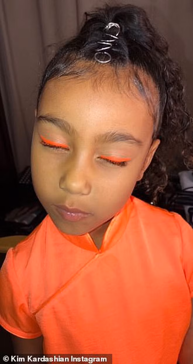 Đẳng cấp rich kid sang chảnh nhất Hollywood: Con gái Kim Kardashian mới 5 tuổi đã tập đi giày cao gót giá cao ngất - Ảnh 4.