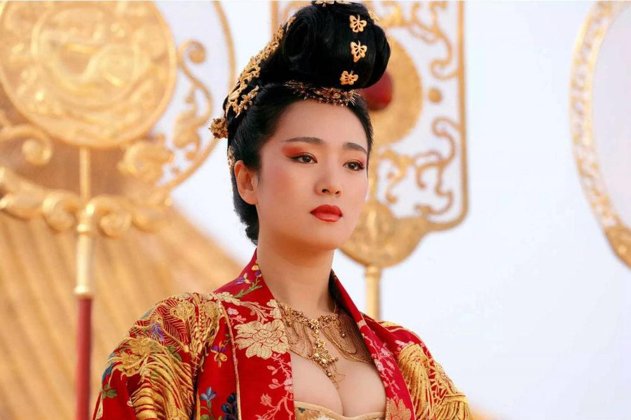 Ngồi ở ghế vua nhưng thực chất Lưu Doanh chỉ là một ông vua bù nhìn vì mọi quyền thế đều do một tay mẹ ông là Thái hậu Lã Trĩ thao túng. Ảnh minh họa.