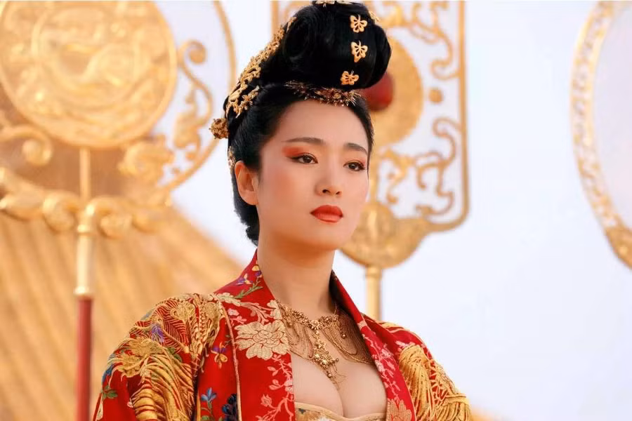 Ngồi ở ghế vua nhưng thực chất Lưu Doanh chỉ là một ông vua bù nhìn vì mọi quyền thế đều do một tay mẹ ông là Thái hậu Lã Trĩ thao túng. Ảnh minh họa.