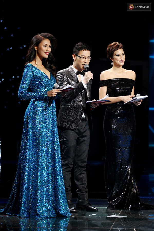 Loạt sự cố hy hữu để đời vừa gây cười, vừa gây sốc của sao Việt trên sóng truyền hình - Ảnh 5. Loạt sự cố hy hữu để đời vừa gây cười, vừa gây sốc của sao Việt trên sóng truyền hình - Ảnh 5.