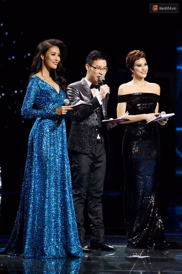 Loạt sự cố hy hữu để đời vừa gây cười, vừa gây sốc của sao Việt trên sóng truyền hình - Ảnh 5. Loạt sự cố hy hữu để đời vừa gây cười, vừa gây sốc của sao Việt trên sóng truyền hình - Ảnh 5.