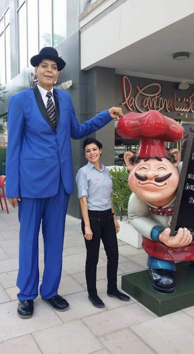 Cao đến gần 2 m&#233;t rưỡi, thanh ni&#234;n Pakistan khổ sở v&#236; m&#227;i kh&#244;ng t&#236;m được người y&#234;u - Ảnh 3.