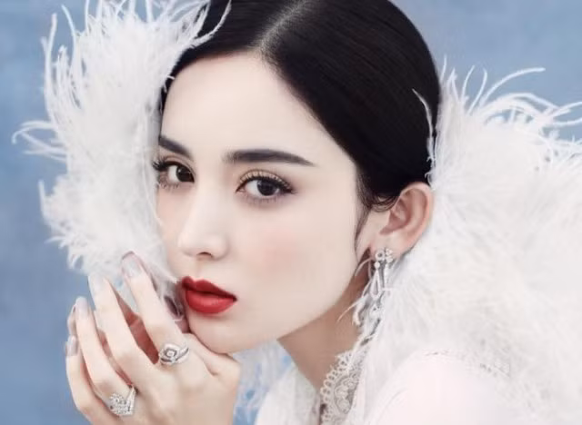 Đâu chỉ Địch Lệ Nhiệt Ba, Tân Cương còn 3 mỹ nhân ‘đẹp như tiên’ khiến Cbiz chao đảo