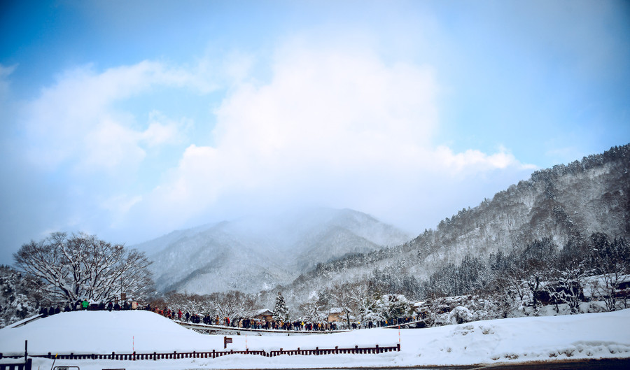 Den Nhat Ban, dung quen check-in ngoi lang tuyet dep nhu co tich hinh anh 6