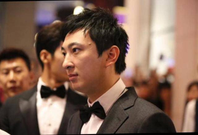 "Thiếu gia cho chó đeo đồng hồ tiền tỷ” bất ngờ lọt top Gương mặt đẹp nhất châu Á ảnh 5 nhan sac "thieu gia cho cho deo dong ho tien ty" lot top guong mat dep nhat gay xon xao - 5