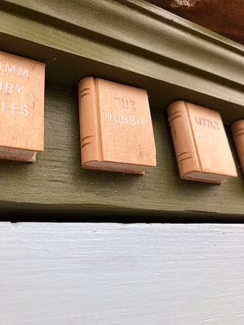 Thư viện nhỏ trong hốc cây trăm tuổi ở Mỹ