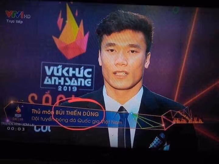 Phản ứng bất ngờ của Sao Việt khi bị nhầm tên trên sóng truyền hình - Ảnh 3.