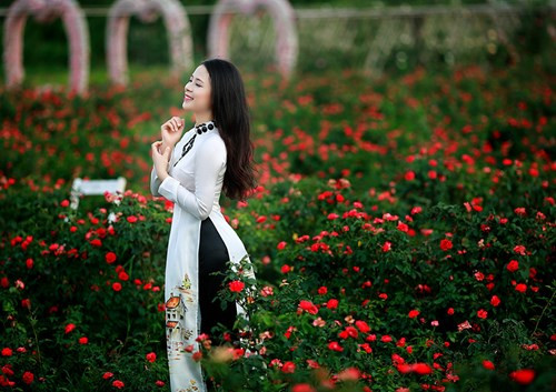 Thiếu nữ Hà thành duyên dáng với tà áo dài ảnh 3 Thiếu nữ Hà thành duyên dáng với tà áo dài - ảnh 2