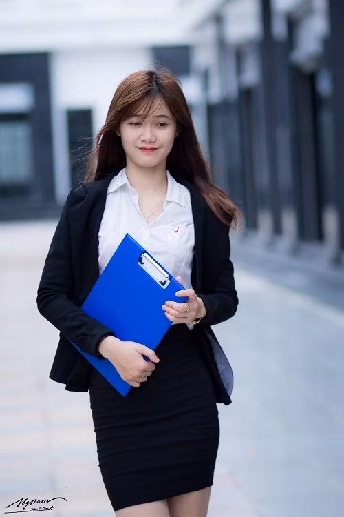 Với dự định học sư phạm, Minh Anh cũng muốn lấn sang các sân chơi về diễn hài, vốn tính cách thân thiện, thích hài và mong tạo ra tiếng cười mua vui cho mọi người.