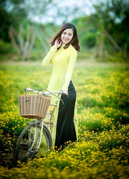Thiếu nữ Hà thành duyên dáng với tà áo dài ảnh 7 Thiếu nữ Hà thành duyên dáng với tà áo dài - ảnh 6