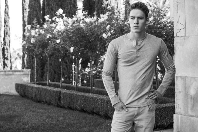 Chau cuu Tong thong Bill Clinton tro thanh hot boy tren mang hinh anh 2