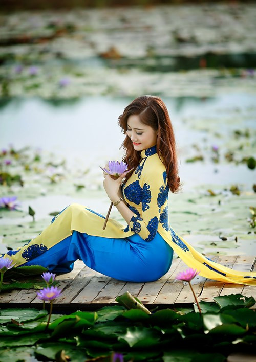 Thiếu nữ Hà thành duyên dáng với tà áo dài ảnh 12 Thiếu nữ Hà thành duyên dáng với tà áo dài - ảnh 11