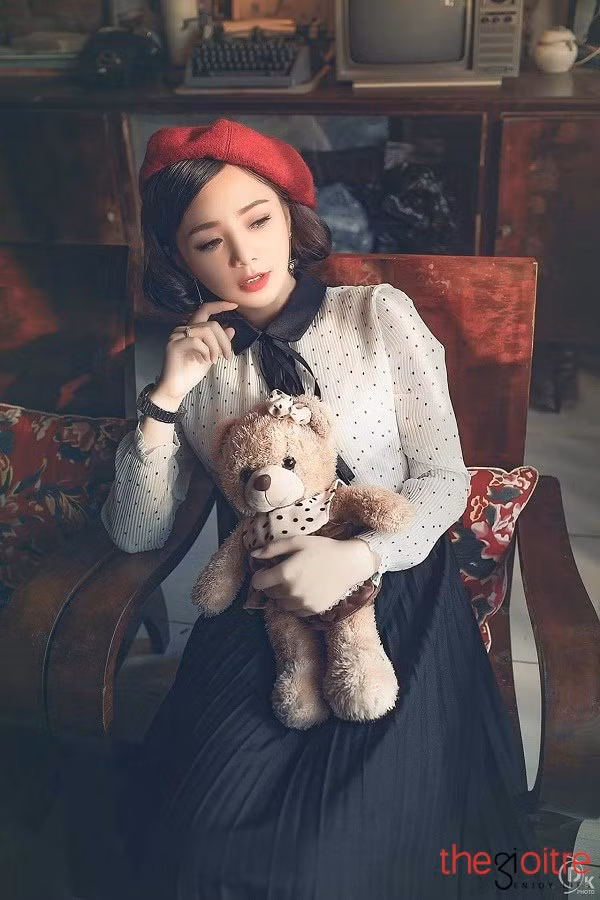 Không chỉ là cái tên hót trong series phim hài Kem Xôi, 9X còn được các bạn trẻ mệnh danh là "bản sao" hoàn hảo của ca sĩ, diễn viên Minh Hằng.