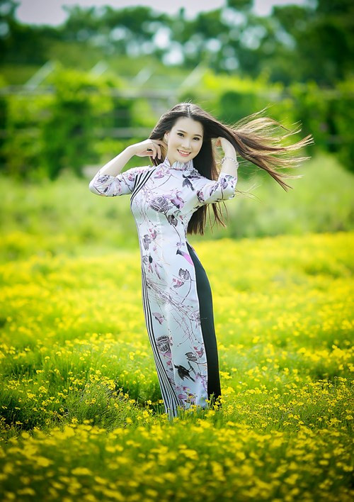 Thiếu nữ Hà thành duyên dáng với tà áo dài ảnh 8 Thiếu nữ Hà thành duyên dáng với tà áo dài - ảnh 7