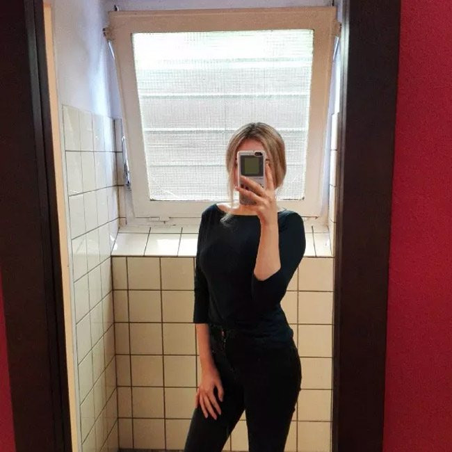 4 “hot girl lai” vừa giàu có, xinh đẹp lại học rất giỏi ảnh 12 Cơ thể phổng phao cùng gương mặt xinh đẹp của cô là điểm thu hút người nhìn. Tuy vậy, Jade vẫn tự nhận mình có chiều cao khiêm tốn nên rất ít khi chụp ảnh toàn thân.