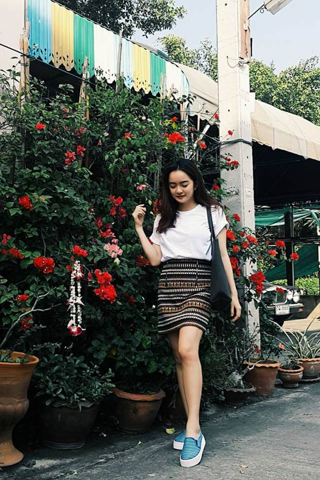 4 “hot girl lai” vừa giàu có, xinh đẹp lại học rất giỏi ảnh 23 Chiều cao của cô nàng khá khiêm tốn.