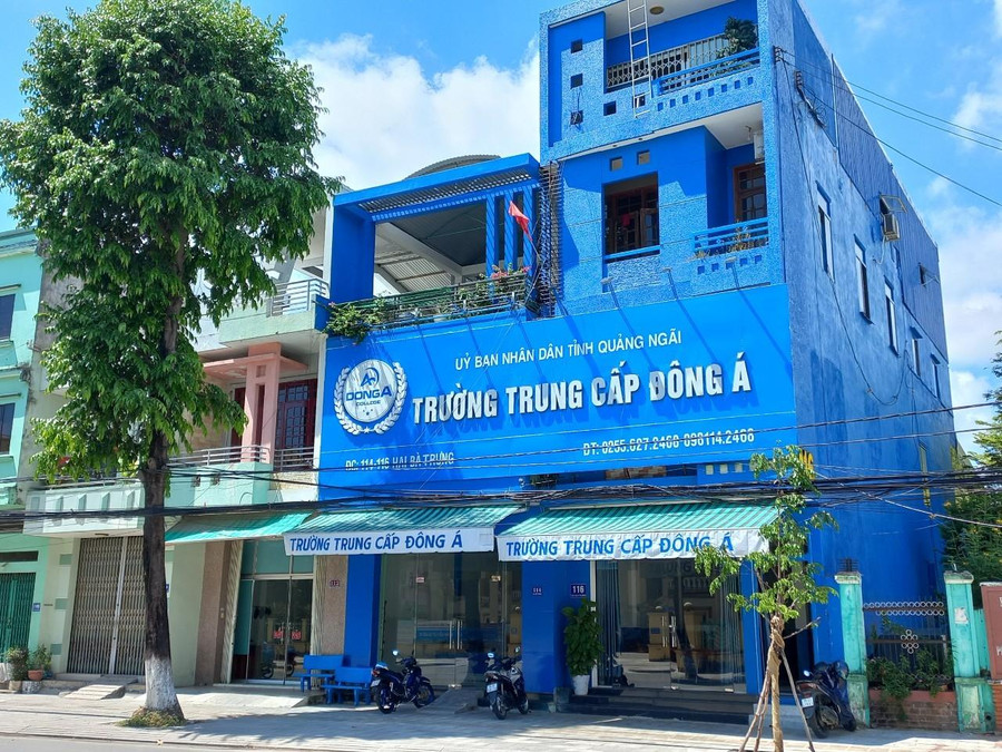 Trường Trung cấp Đông Á.