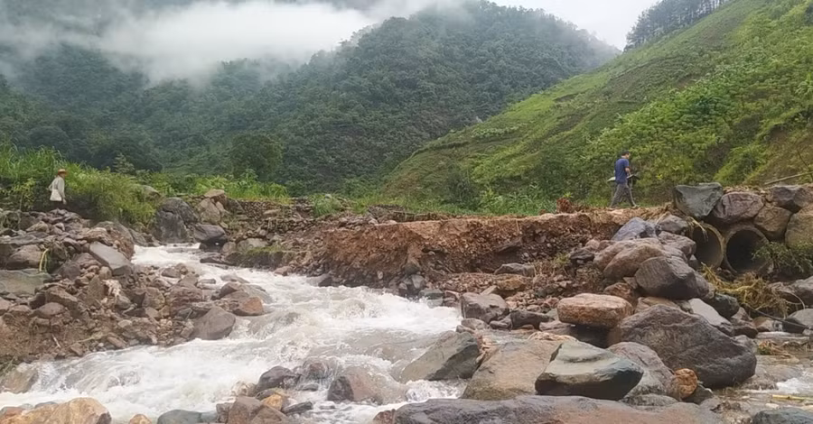 Tuyến tỉnh lộ 109 từ xã Nặm Păm đi xã Ngọc Chiến của huyện Mường La bị sạt lở. (Ảnh: Ban Chỉ huy PCTT&TKCN tỉnh Sơn La)