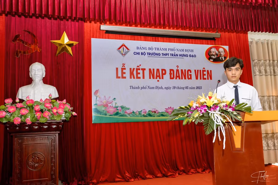 Đã nhiều năm nay, Trần Đình Đức là học sinh phổ thông được vinh dự kết nạp Đảng. Ảnh: NTCC.