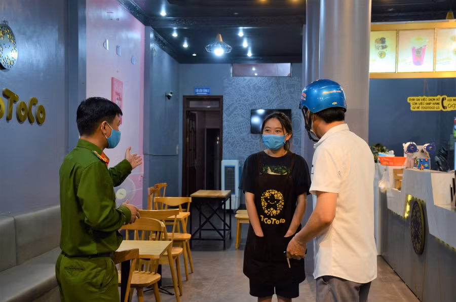 …và tuyên truyền các quán ăn, uống đẩy mạnh dịch vụ chuyển đồ ăn, thức uống đến địa chỉ cho khách và bán mang đi.