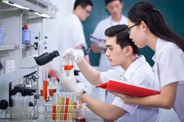 Sinh viên Khoa Dược Trường ĐH Nguyễn Tất Thành