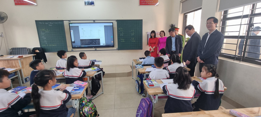 Lãnh đạo tỉnh Nam Định tới thăm, động viên cô trò trường Tiểu học Nguyễn Tất Thành hoàn thành tốt nhiệm vụ năm học 2022-2023. Lãnh đạo tỉnh Nam Định tới thăm, động viên cô trò trường Tiểu học Nguyễn Tất Thành hoàn thành tốt nhiệm vụ năm học 2022-2023.
