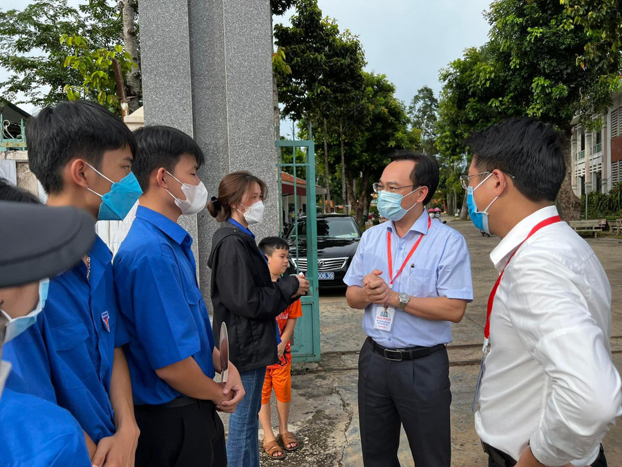 Thứ trưởng Hoàng Minh Sơn thăm hỏi, động viên các tình nguyện viên