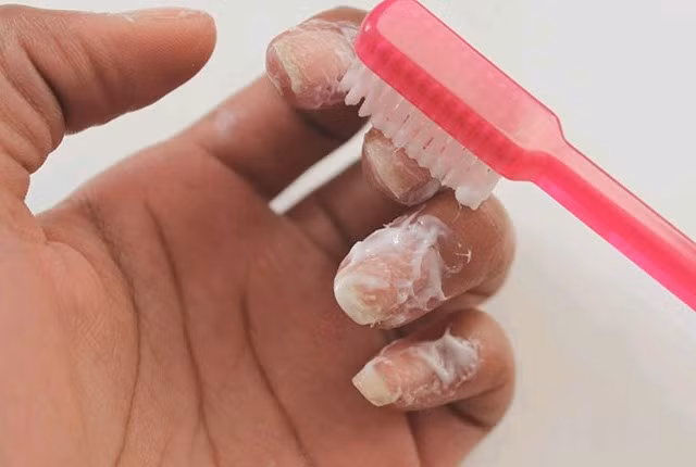 4 cách tẩy sơn móng tay “siêu” nhanh, an toàn tại nhà