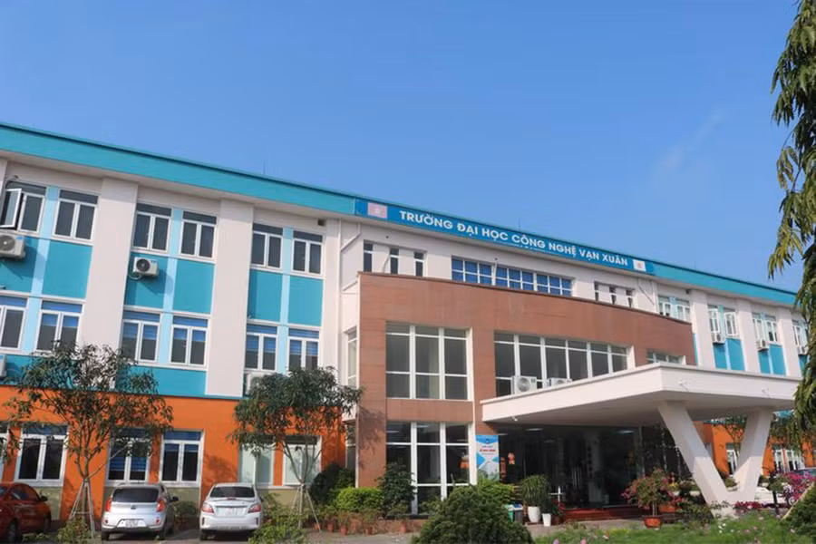 Trường Đại học Công nghệ Vạn Xuân tại thị xã Cửa Lò, Nghệ An.