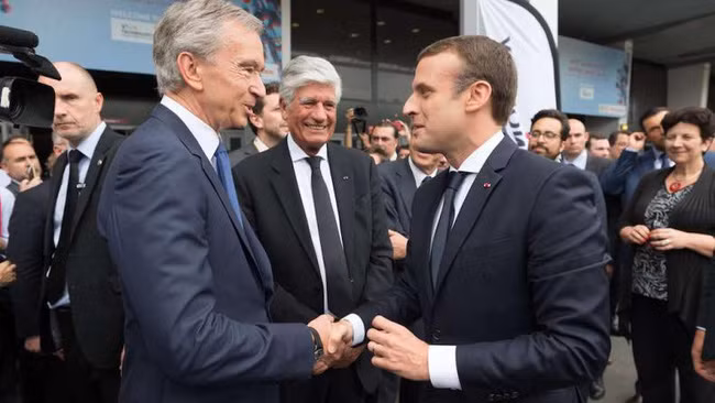 Lộ diện tỷ phú thứ 2 chi số tiền gấp đôi để khôi phục lại Nhà thờ Đức Bà Paris: Thân thế lẫy lừng đến Tổng thống Pháp cũng phải bái phục - Ảnh 2.