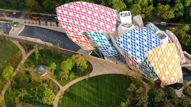 Lộ diện tỷ phú thứ 2 chi số tiền gấp đôi để khôi phục lại Nhà thờ Đức Bà Paris: Thân thế lẫy lừng đến Tổng thống Pháp cũng phải bái phục - Ảnh 5.