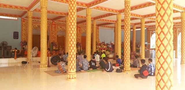 Tháp công đức ghi tên những người đã đóng góp cho nhà chùa và những việc thiện nguyện (tháp màu đỏ) Tháp công đức ghi tên những người đã đóng góp cho nhà chùa và những việc thiện nguyện (tháp màu đỏ)