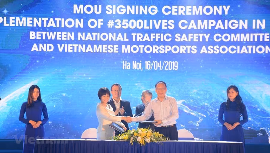 Ủy ban An toàn giao thông quốc gia và Hiệp hội Thể thao xe động cơ ký kết phối hợp triển khai Chương trình #3.500 sinh mạng tại Việt Nam.