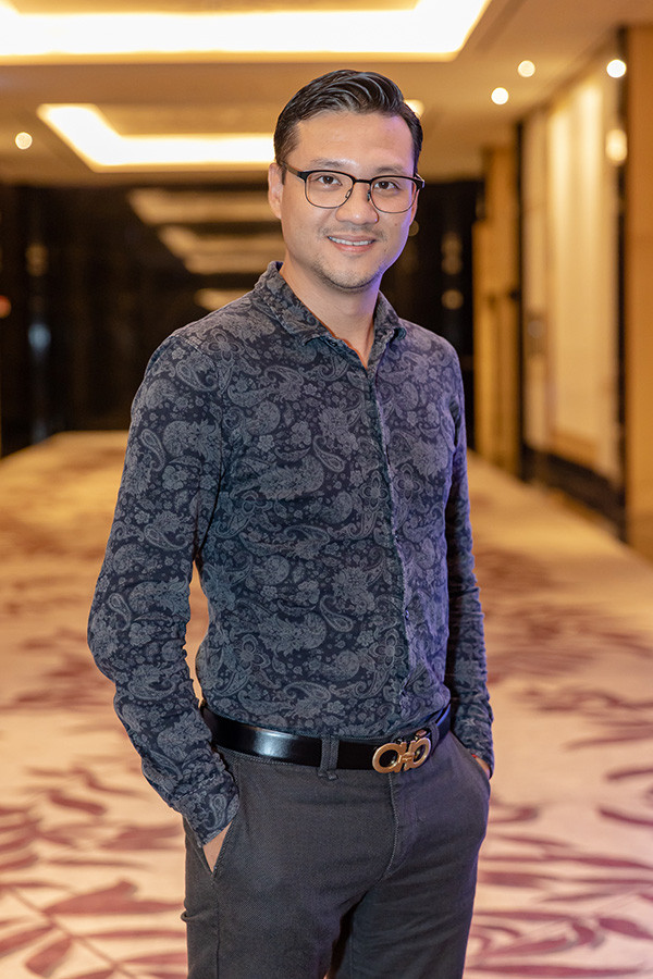 "Mê cung" thuộc thể loại hình sự - điều tra, do Khải Anh đồng đạo diễn với Trọng Khôi. Phim nằm trong series "Cảnh sát hình sự" từng nhiều lần gây tiếng vang trên sóng VTV. Sản phẩm này sẽ lên sóng ngày 24/4, sau khi "Những cô gái trong thành phố" kết thúc. Mê cung thuộc thể loại hình sự - điều tra, do Khải Anh đồng đạo diễn với Trọng Khôi. Phimnằm trong series Cảnh sát hình sự từng nhiều lần gây tiếng vang trên sóng VTV. Sản phẩm này sẽ chính thức lên sóng ngày 24/4, sau khi Những cô gái trong thành phố kết thúc.