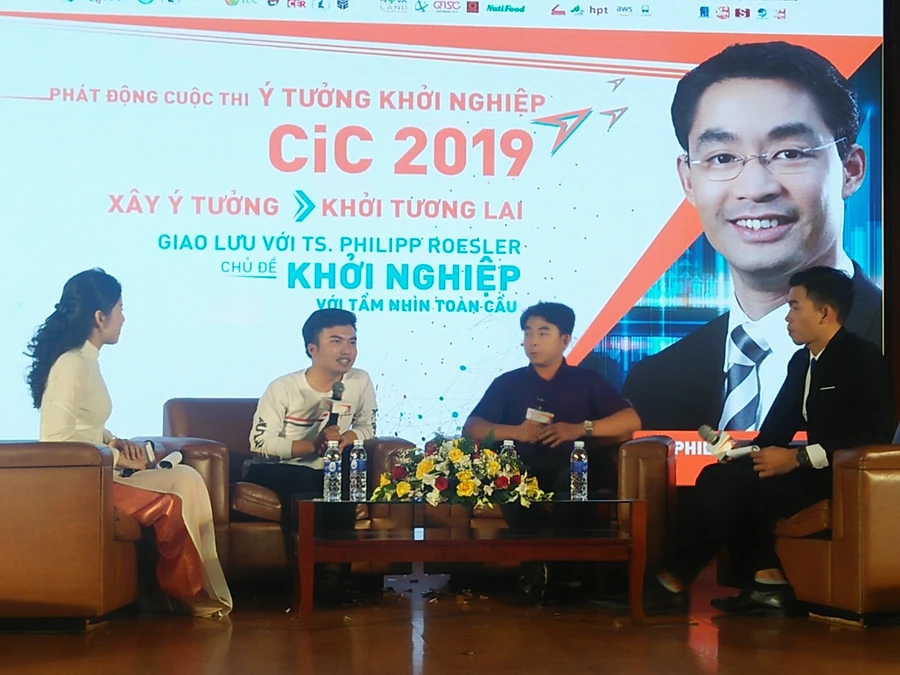  Giao lưu với nhóm sinh viên đạt giải Ý tưởng khởi nghiệp CiC 2018