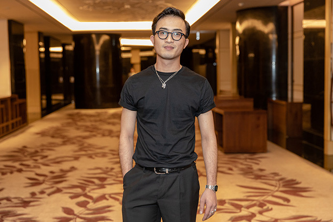 Sau vai Cảnh "soái ca" gây tiếng vang trong "Quỳnh búp bê", Doãn Quốc Đam tái xuất màn ảnh nhỏ với một vai biến thái, cực đoan vì bị bỏ rơi từ nhỏ. Nam diễn viên cho biết đây là một thử thách lớn với anh vì nhân vật không hề giống bất kỳ vai diễn nào trên truyền hình đồng thời cũng không giống hình tượng nào trong đời thật. Anh cóp nhặt chất liệu từ nhiều người mình từng nhìn thấy để xây dựng nhân vật này. Sau vai Cảnh soái ca gây tiếng vang trong Quỳnh búp bê, Doãn Quốc Đam tái xuất màn ảnh nhỏ với một vai biến thái, cực đoan vì bị bỏ rơi từ nhỏ. Nam diễn viên cho biết, đây là một thử thách lớn với anh vì nhân vật không hề giống bất kỳ vai diễn nào trên truyền hình đồng thời cũng không giống hình tượng nào trong đời thật. Anh cóp nhặt chất liệu từ nhiều người mình từng nhìn thấy để xây dựng nhân vật này.