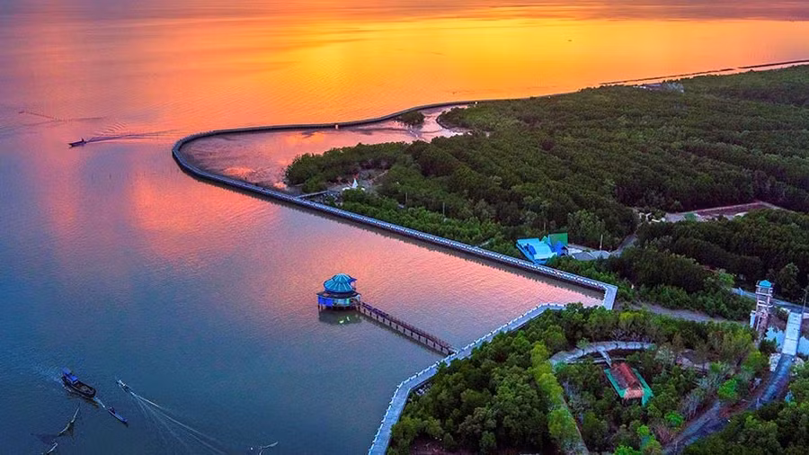 Tác phẩm Mũi Cà Mau của Nguyễn Vinh Hiển - giải Nhất cuộc thi “Việt Nam nhìn từ trên cao” lần 1 - 2017.